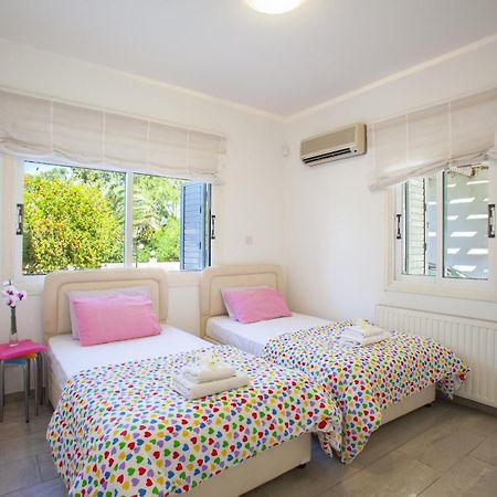 Meneou Beachfront Villa Sunset Perivolia Exteriér fotografie
