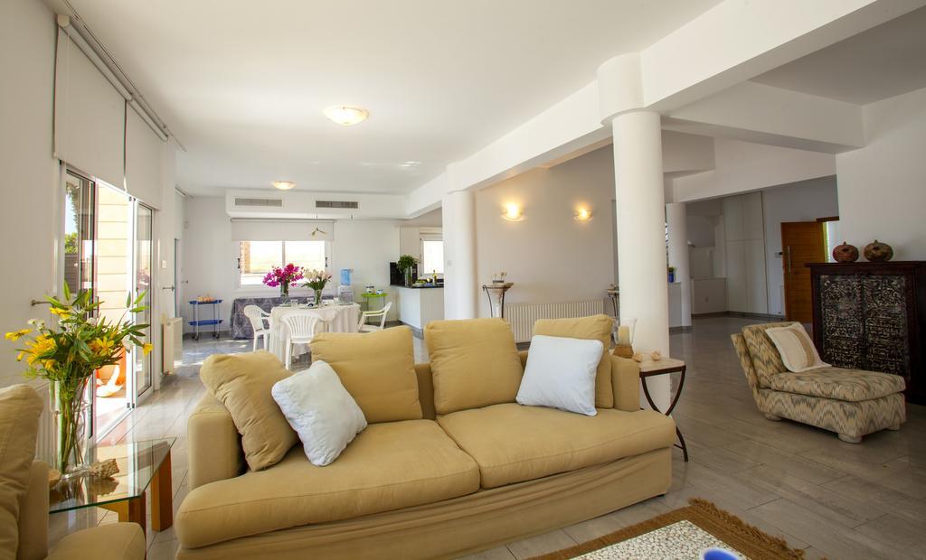 Meneou Beachfront Villa Sunset Perivolia Pokoj fotografie