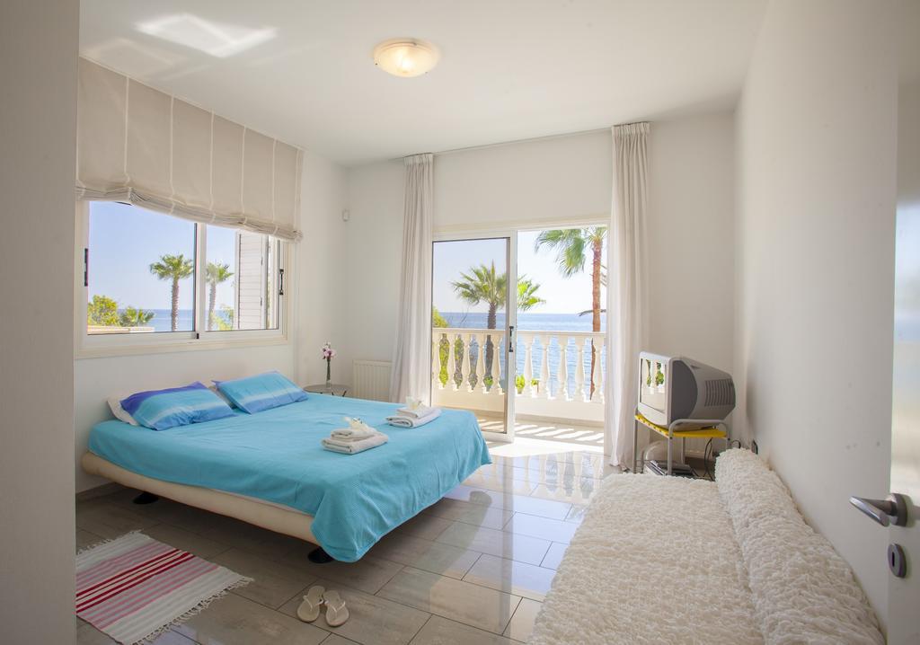 Meneou Beachfront Villa Sunset Perivolia Pokoj fotografie