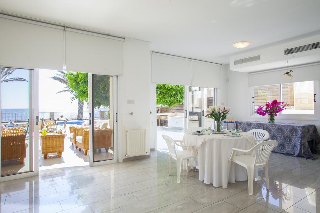 Meneou Beachfront Villa Sunset Perivolia Pokoj fotografie