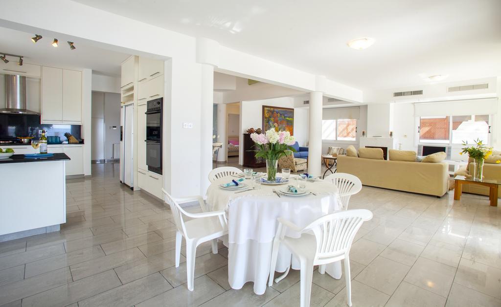 Meneou Beachfront Villa Sunset Perivolia Pokoj fotografie