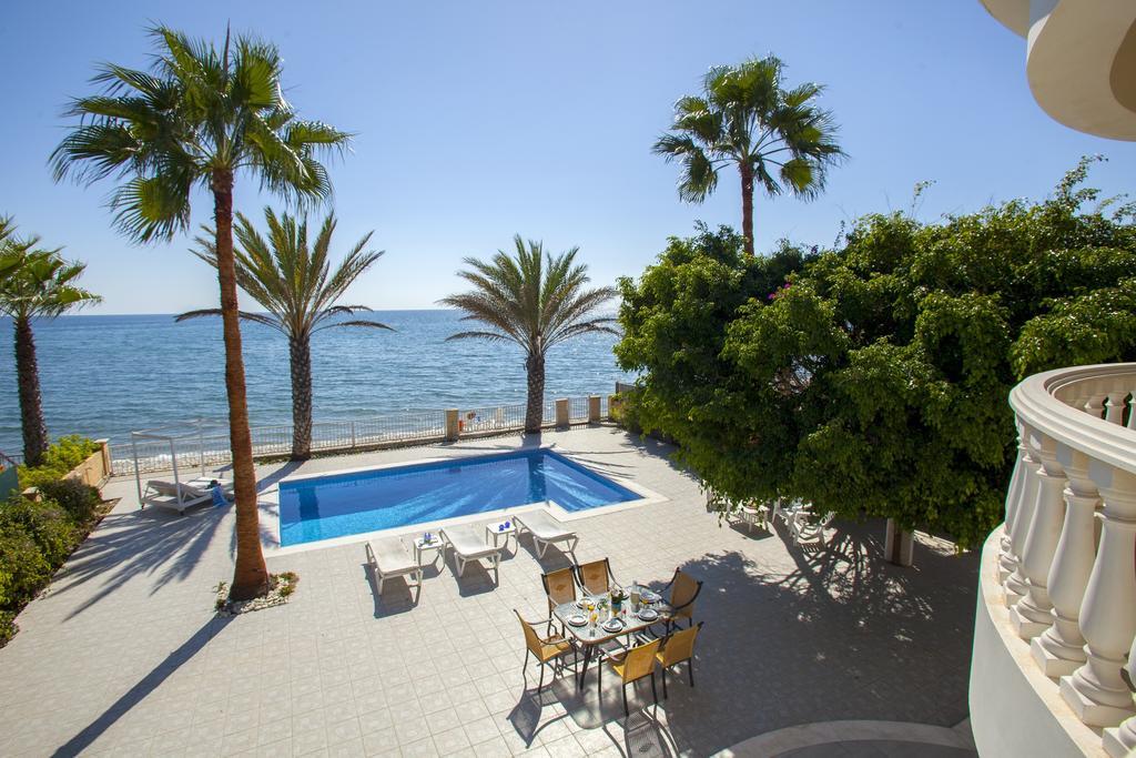 Meneou Beachfront Villa Sunset Perivolia Pokoj fotografie
