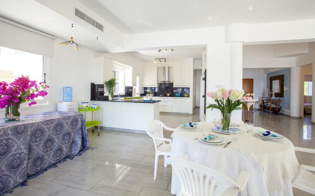 Meneou Beachfront Villa Sunset Perivolia Pokoj fotografie