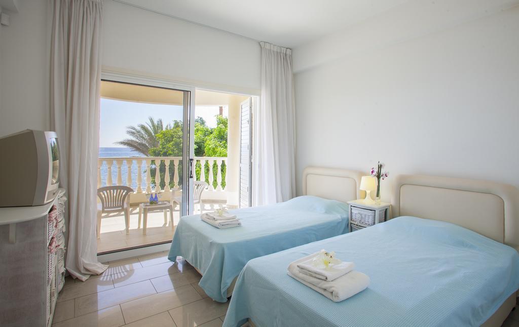 Meneou Beachfront Villa Sunset Perivolia Pokoj fotografie