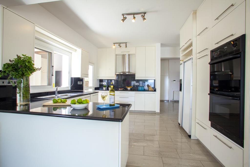 Meneou Beachfront Villa Sunset Perivolia Pokoj fotografie