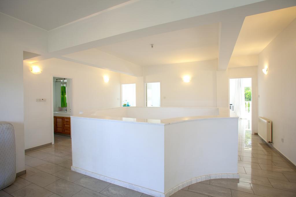 Meneou Beachfront Villa Sunset Perivolia Pokoj fotografie