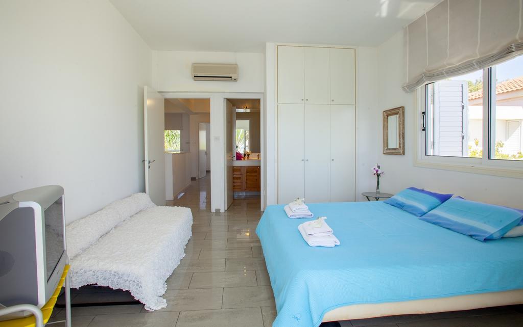 Meneou Beachfront Villa Sunset Perivolia Pokoj fotografie