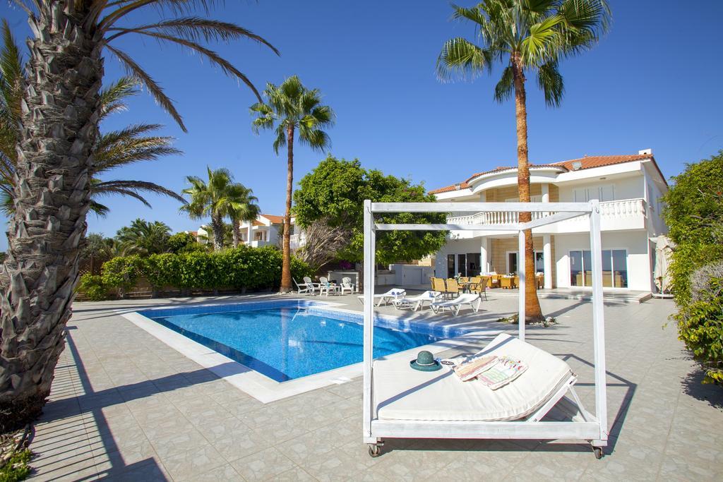 Meneou Beachfront Villa Sunset Perivolia Exteriér fotografie