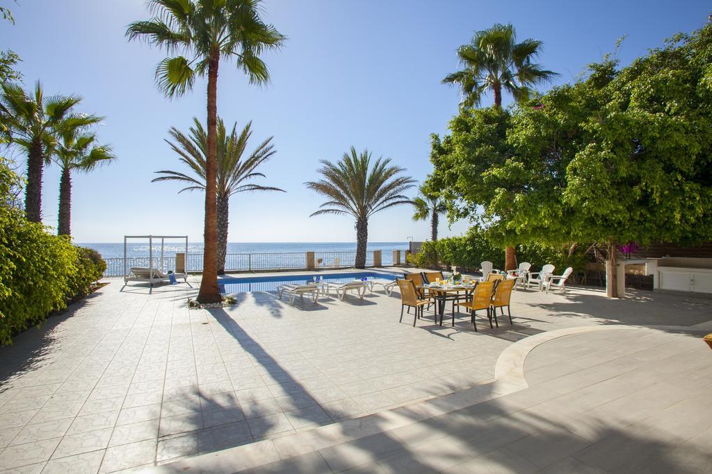 Meneou Beachfront Villa Sunset Perivolia Pokoj fotografie